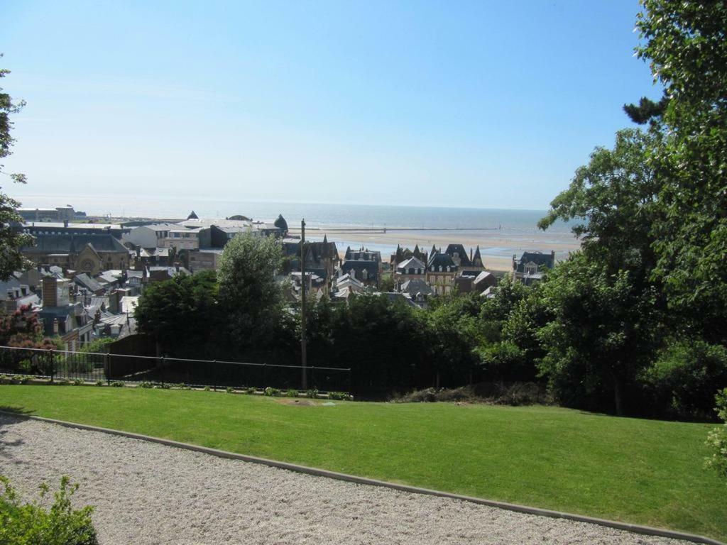 Superbe Deux Pieces Vue Mer Avec Jardin Trouville-sur-Mer Buitenkant foto