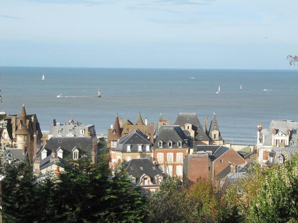 Superbe Deux Pieces Vue Mer Avec Jardin Trouville-sur-Mer Buitenkant foto