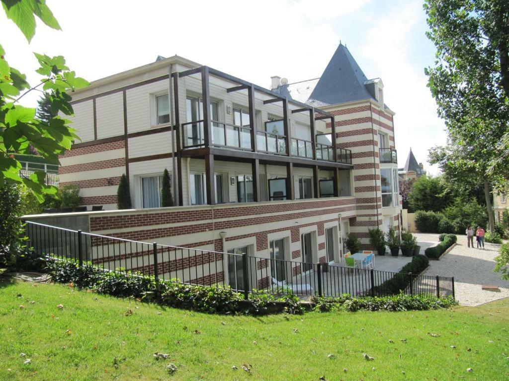 Superbe Deux Pieces Vue Mer Avec Jardin Trouville-sur-Mer Buitenkant foto